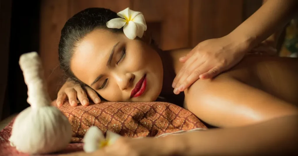 นวดแผนไทย การบำบัดรักษาโรคที่มีมาอย่างยาวนาน2